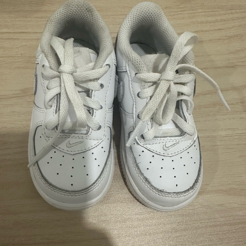 Nike White Low-Top Sneakers with Breathable Design